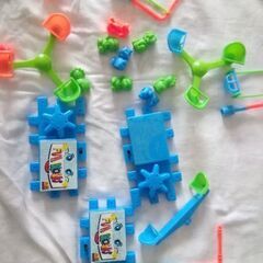 　知的玩具、ブロック、沢山あります。の画像