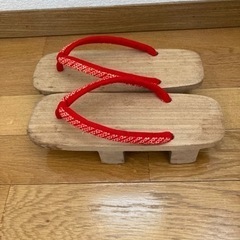 中古　桐の下駄　赤