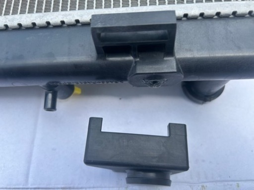 ダイハツ　タント　LA660 4WDラジエーター　令和2年式　中古