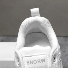 スニーカーの画像