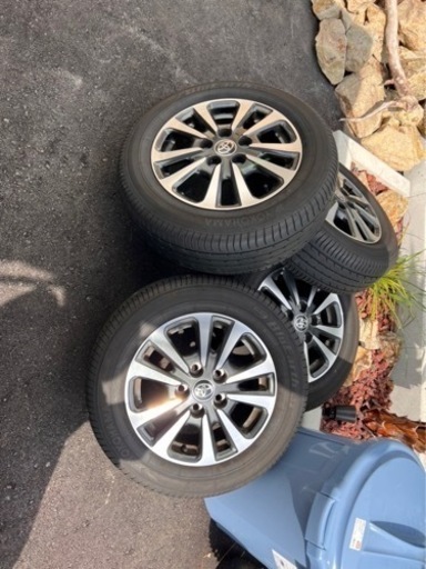 エスクァイヤ　純正タイヤ　ホイール