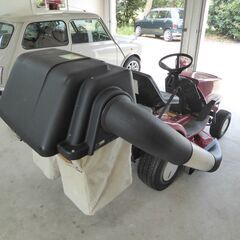 バロネス  GM100B  乗用芝刈機　集草バックつき！！　バッテリー、刈刃、ローラーなど新品です。の画像