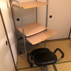 【7月中なら無料】パソコンデスクとパソコン作業用椅子の画像