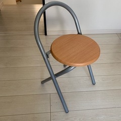 折り畳み可の椅子