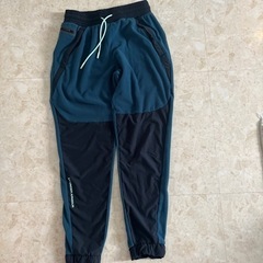 アンダーアーマのスポーツウェアの画像