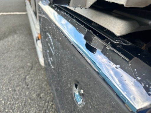 udトラックスChromeメッキ17クオン用マフラーカバー⭐︎