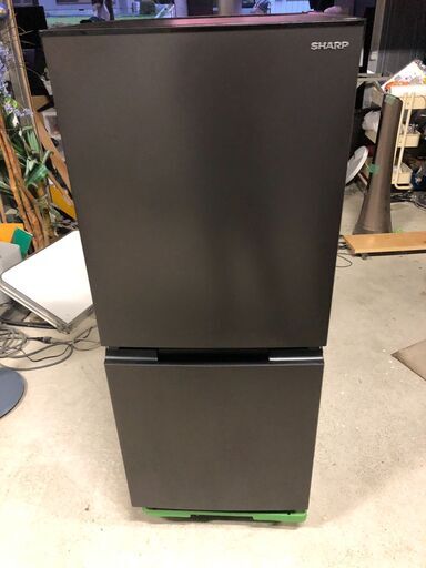 美品【2023年製】　SHARP　つけかえどっちもドア　SJ-D15J　ホワイト　霜取り不要　大容量冷凍室メガフリーザー
