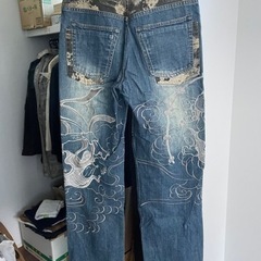 定価2万以上！美品！総刺繍！和柄服飾ブランド絡繰魂 風神雷神ジーンズの画像