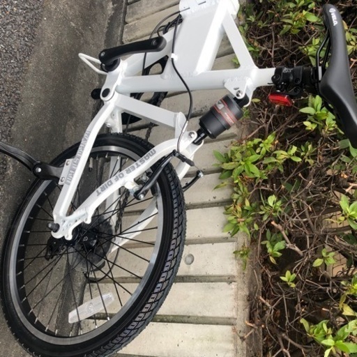 新車 折りたたみ20インチ電動アシスト自転車