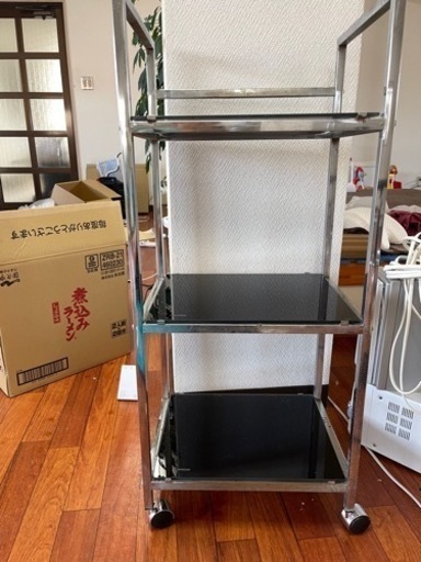 【受渡完了】ステンレステンパードグラスの棚　H90✖️W39✖️D30