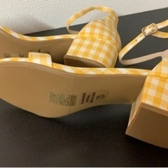未使用　イエローチェック　サンダルの画像