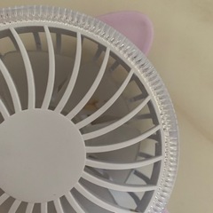 手持ち猫の　ミニ扇風機の画像