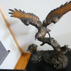 金属製　鷲の置物 Metal made eagle statue