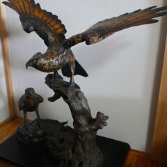 金属製　鷲の置物 Metal made eagle statueの画像