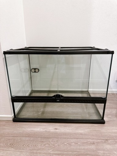 ガラスケージです