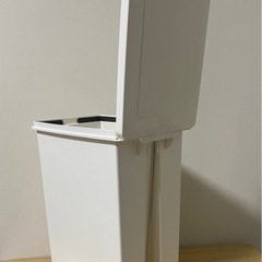 ゴミ箱　ペダルペールの画像