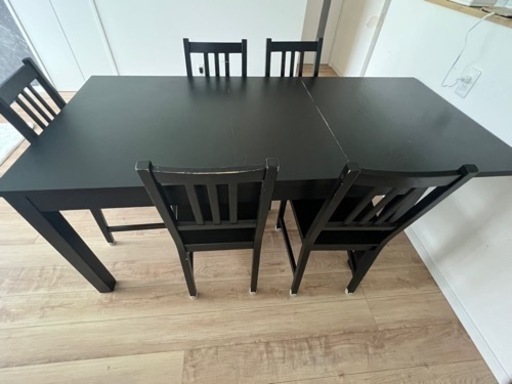 ダイニングテーブルと椅子セット