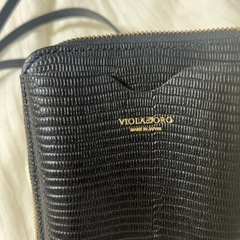 VIOLAd'ORO(ヴィオラドーロ)/リザード型押しレザースマートフォンポシェットの画像