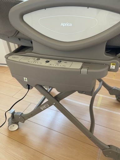 アップリカ　ユラリズム　BR ムーンロック　バウンサー　電動ハイローチェア