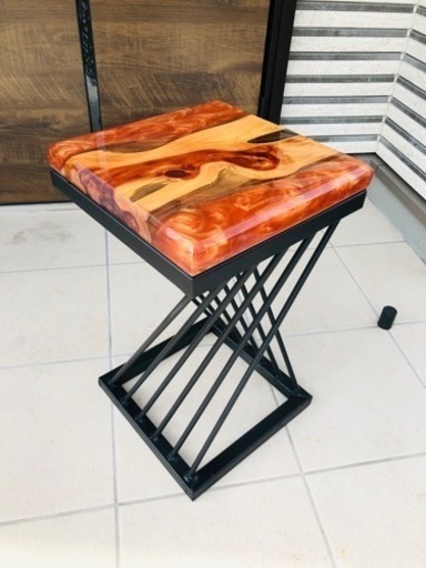 ウッドレジン、ソファーテーブル兼スツール