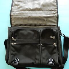 【美品】TUMI ショルダー Travel Flap Zip Crossbodyの画像