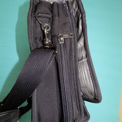 【美品】TUMI ショルダー Travel Flap Zip Crossbodyの画像