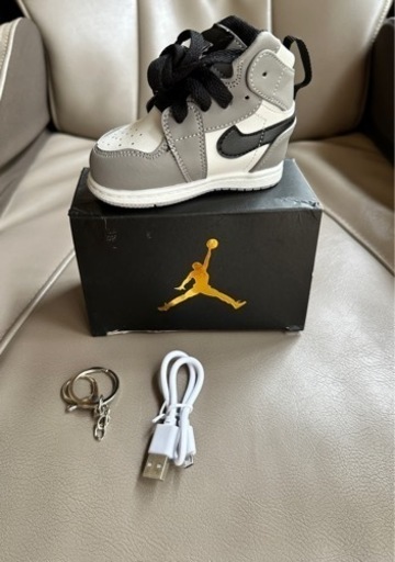 NIKE スニーカー型モバイルバッテリー