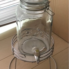 ドリンクサーバーとドリンクサーバースタンドの画像