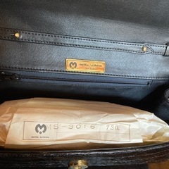 ミラ・ショーン　ショルダーバッグ　クロコ型押しレザー　チャーム付きの画像