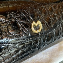 ミラ・ショーン　ショルダーバッグ　クロコ型押しレザー　チャーム付きの画像