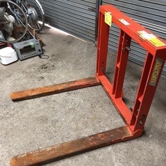 【北海道旭川市 直接取引限定】アトム農機 コンテナリフト CL-B 21年製 トラクター アタッチメント 農家 農機具 の画像