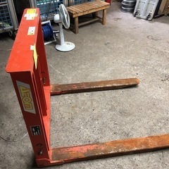 【北海道旭川市 直接取引限定】アトム農機 コンテナリフト CL-B 21年製 トラクター アタッチメント 農家 農機具 の画像