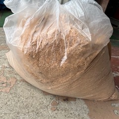 ②木片混合、おが屑！8割程度がおが屑です。お引取り限定です。の画像