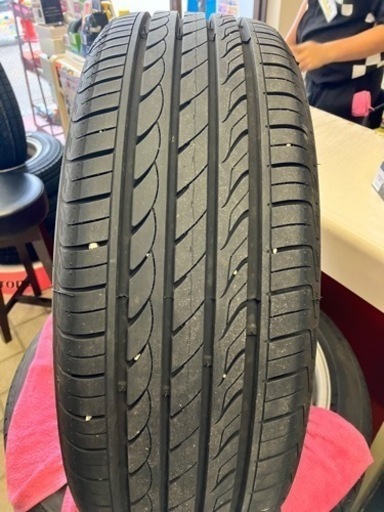 シャレン　18インチ　7.5j +43 114.3 5穴　215/45r18 22年タイヤバリ溝