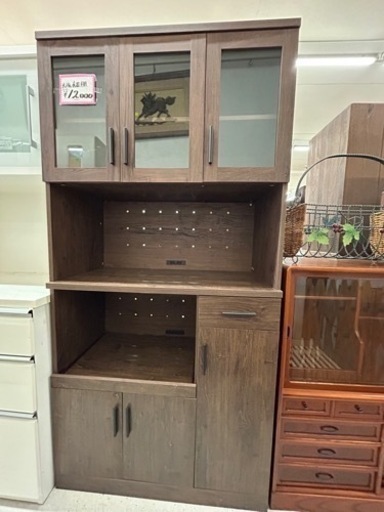 シンプル&収納部分も大容量な食器棚！