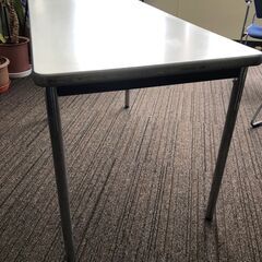 【値下げ交渉OK！】シンプルな作業デスクと椅子のセットの画像