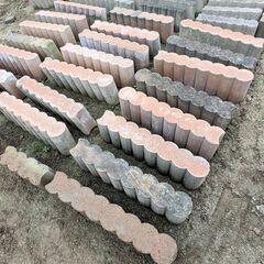 【取引成立済み】花壇用コンクリートブロック 他　７０～８０個位ま...