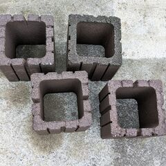 【取引成立済み】花壇用コンクリートブロック 他　７０～８０個位まとめて　無料で差し上げます　 力持ちのかたの画像