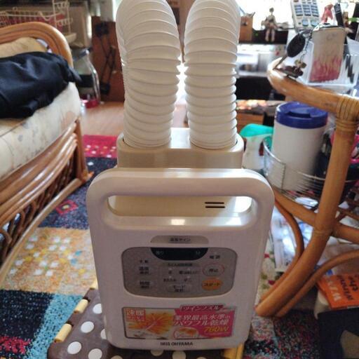 購入者様決まりました　アイリスオーヤマふとん乾燥機　カラリエツインノズル　KFK-W1-WP　2019年製