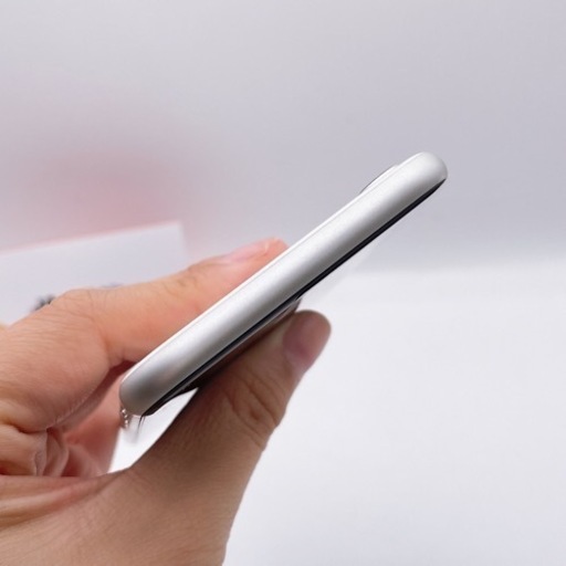 iPhone SE 第2世代 64GB SIM フリー【宅配可能】