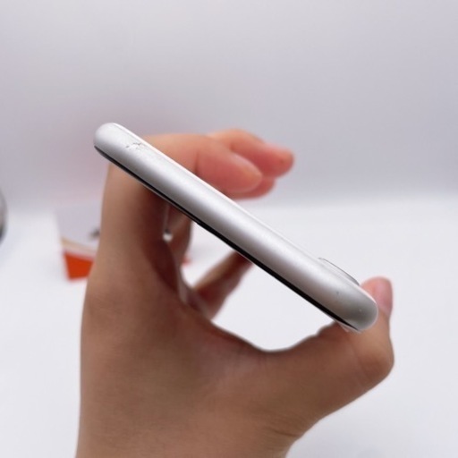 iPhone SE 第2世代 128GB SIM フリー【宅配可能】中古美品