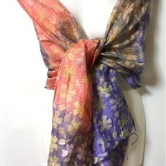 美品　小花柄スカーフ　シルク入りの画像