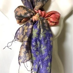 美品　小花柄スカーフ　シルク入りの画像