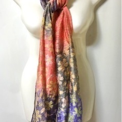 美品　小花柄スカーフ　シルク入りの画像