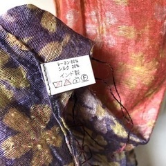 美品　小花柄スカーフ　シルク入りの画像