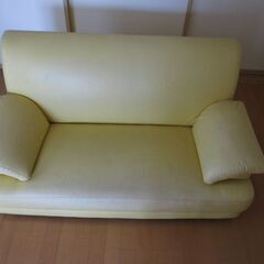 イエロー　ラブソファー　黄色　