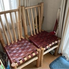 おしゃれなダイニングテーブルと椅子の画像