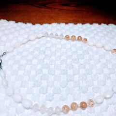 マルチカラーストーンネックレス(新品・未使用)　白・ピンク系　の画像