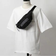GIVENCHY ボディバッグの画像