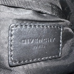 GIVENCHY ボディバッグの画像